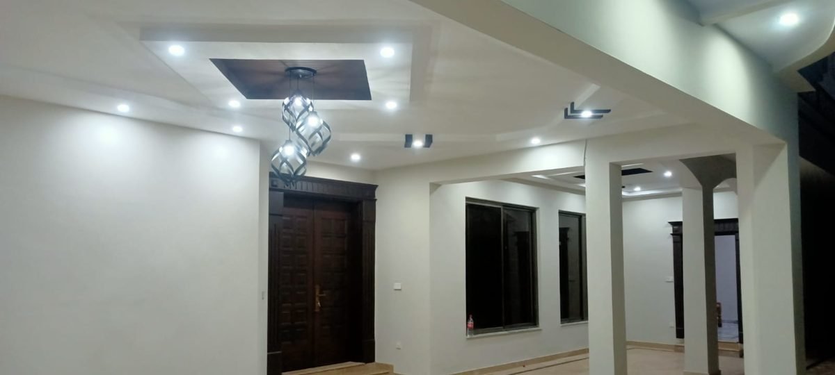 Villa renovation Bani Gala – porch with false ceiling and double door